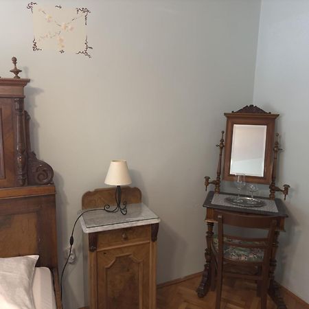 Guesthouse Kuca Na Sterne 로브란 외부 사진