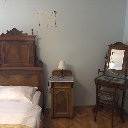 Guesthouse Kuca Na Sterne 로브란 외부 사진