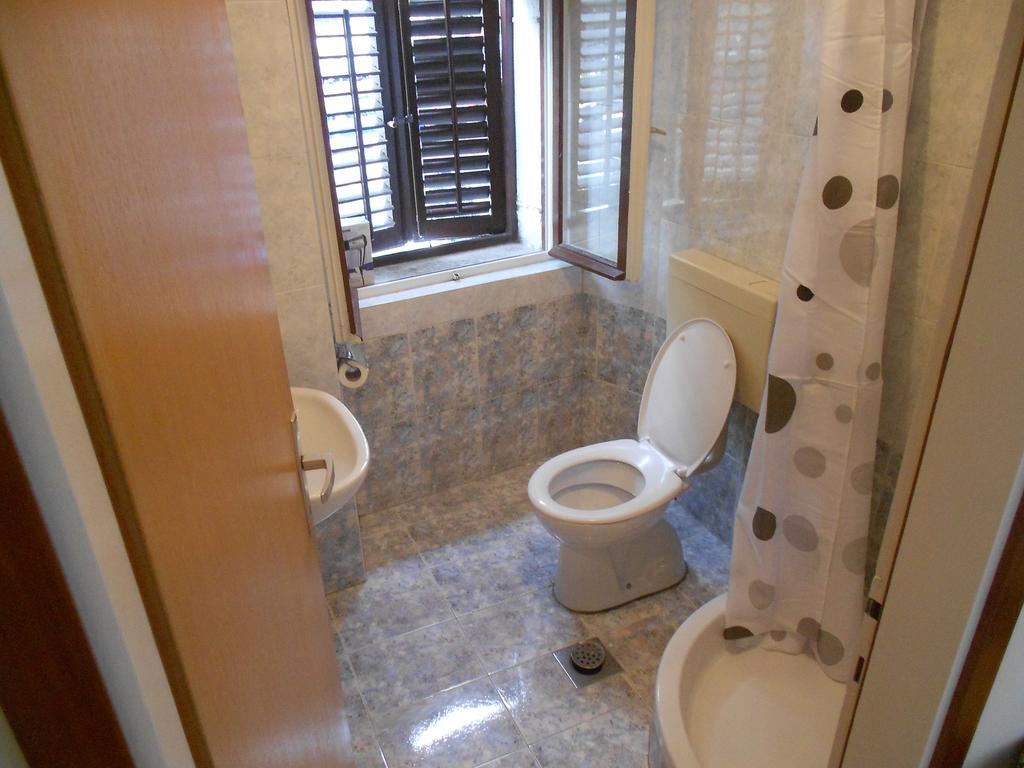 Guesthouse Kuca Na Sterne 로브란 객실 사진