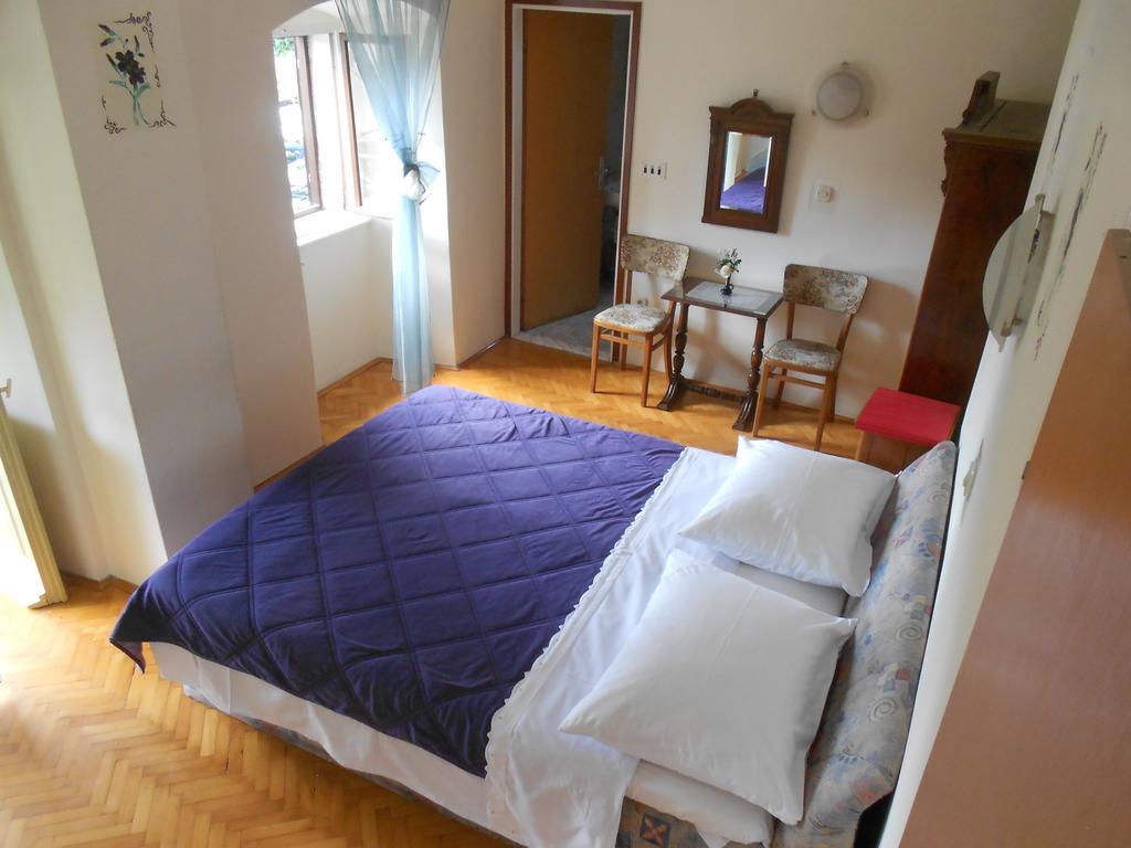 Guesthouse Kuca Na Sterne 로브란 객실 사진