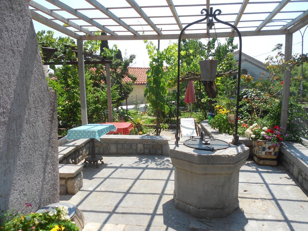 Guesthouse Kuca Na Sterne 로브란 외부 사진