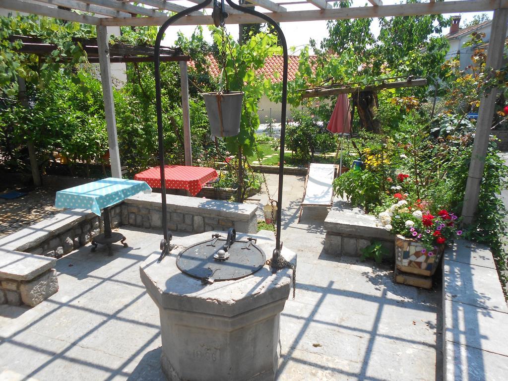 Guesthouse Kuca Na Sterne 로브란 외부 사진