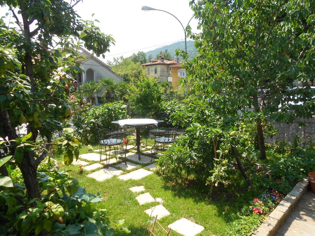 Guesthouse Kuca Na Sterne 로브란 외부 사진