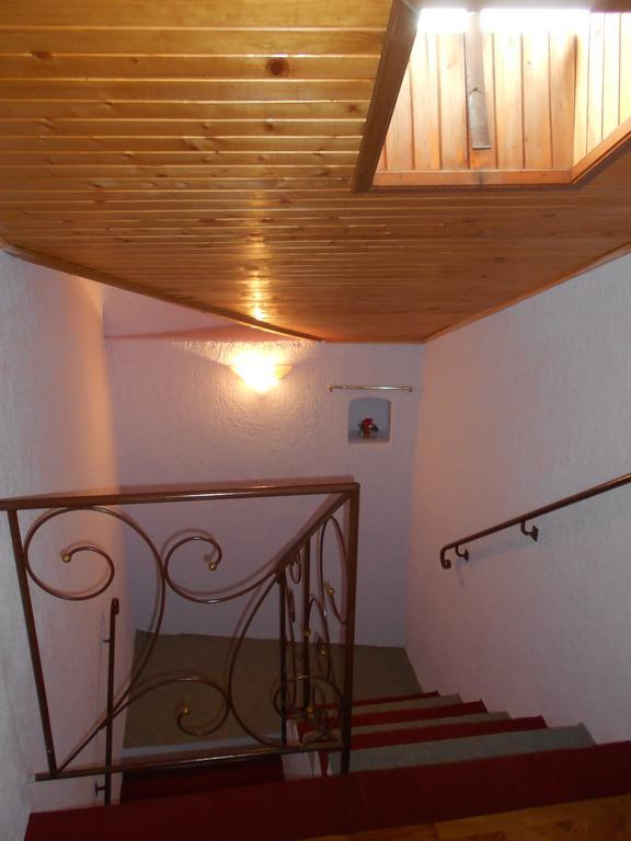 Guesthouse Kuca Na Sterne 로브란 객실 사진