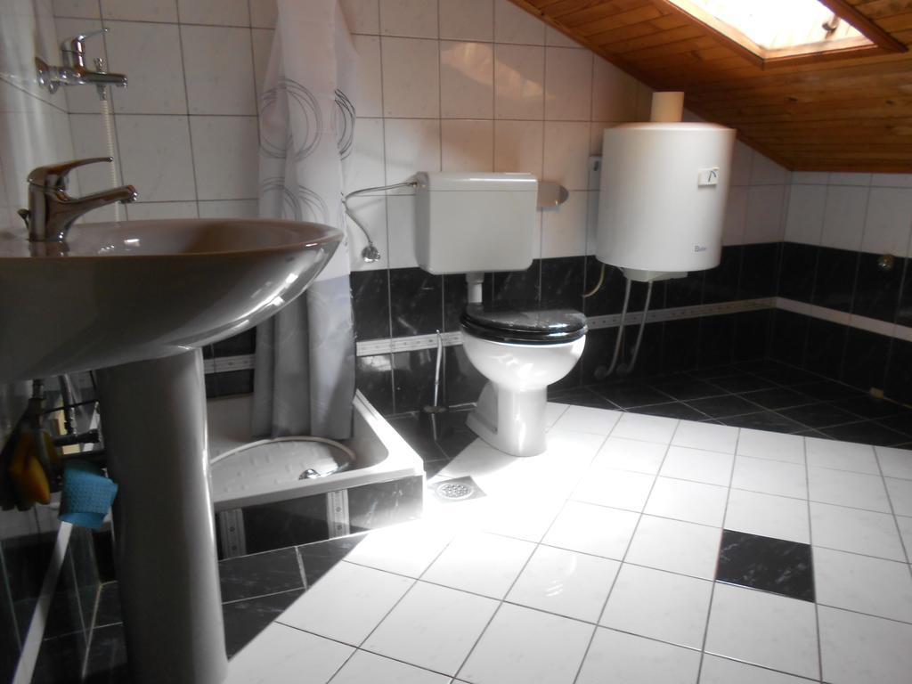 Guesthouse Kuca Na Sterne 로브란 객실 사진