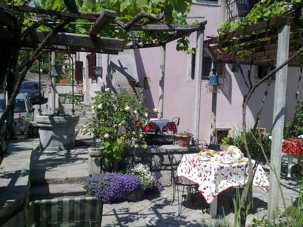 Guesthouse Kuca Na Sterne 로브란 외부 사진