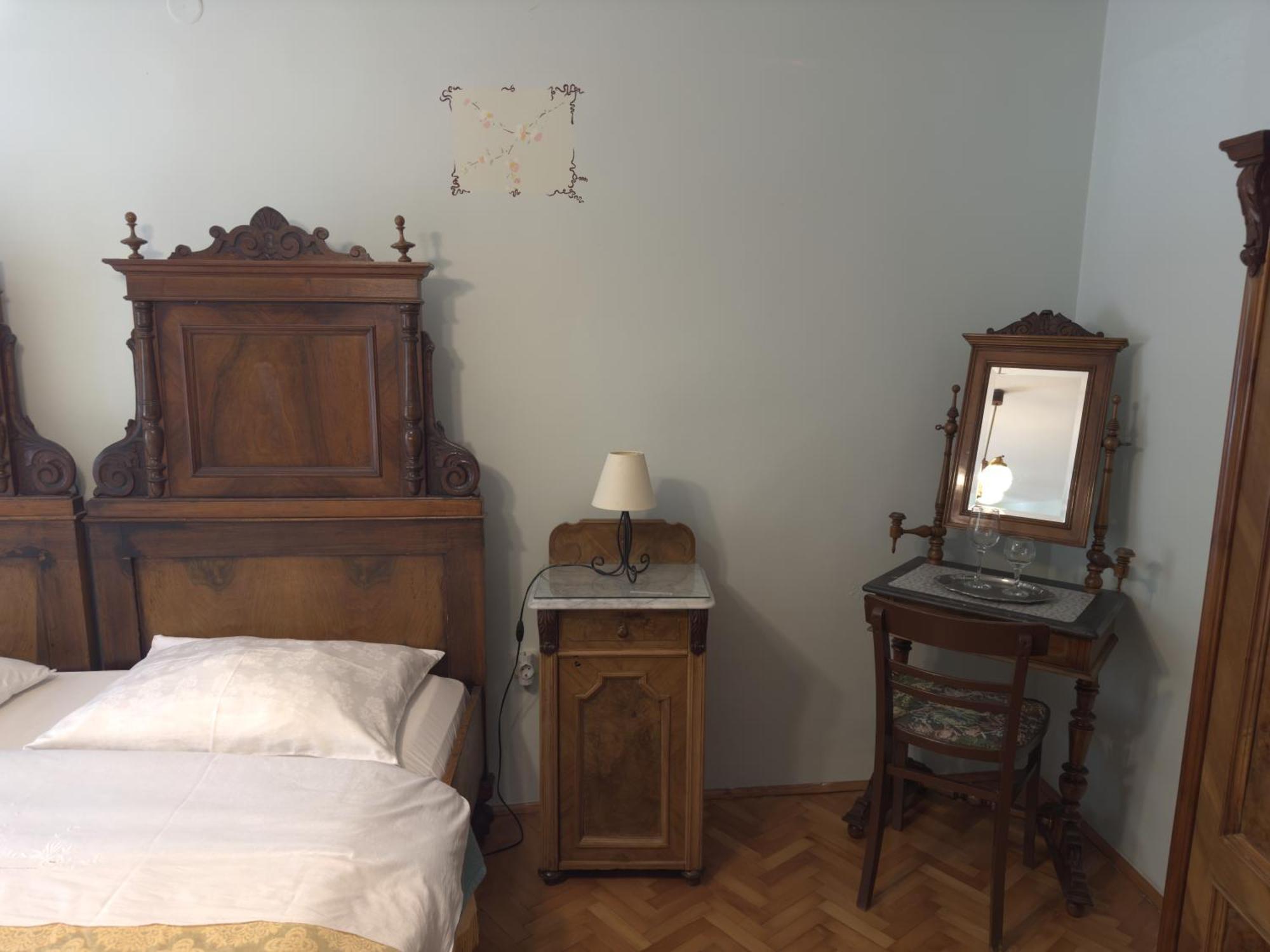 Guesthouse Kuca Na Sterne 로브란 외부 사진