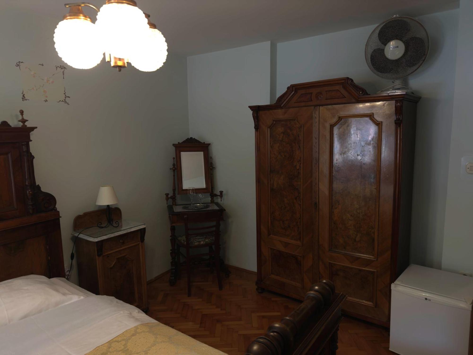 Guesthouse Kuca Na Sterne 로브란 외부 사진