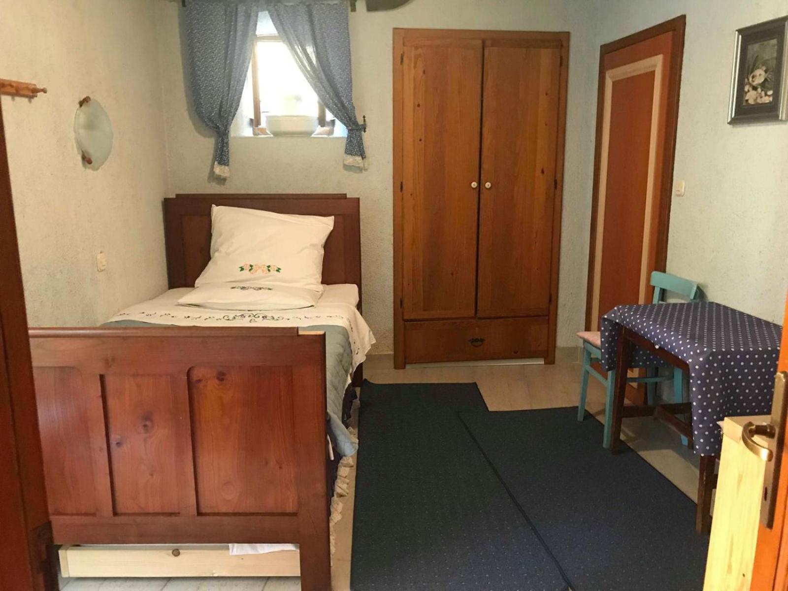 Guesthouse Kuca Na Sterne 로브란 외부 사진