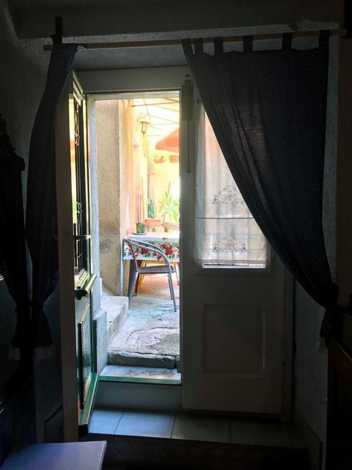 Guesthouse Kuca Na Sterne 로브란 외부 사진